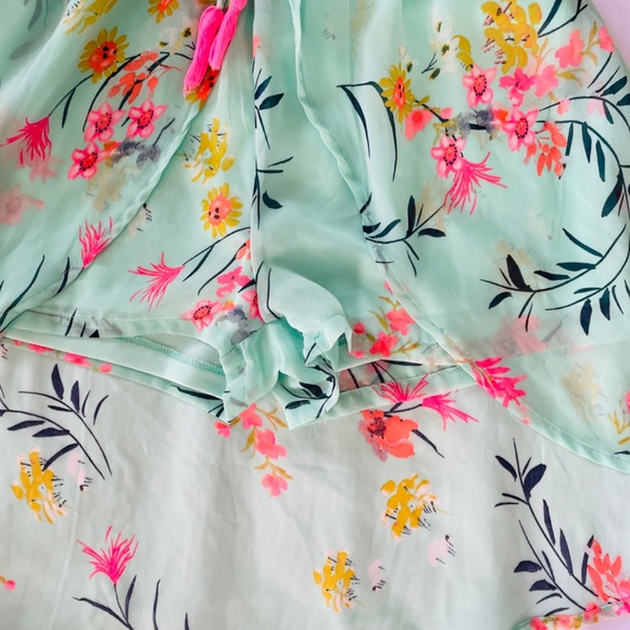 BEAUTIFUL  Summer romper - Picture 2 of 2